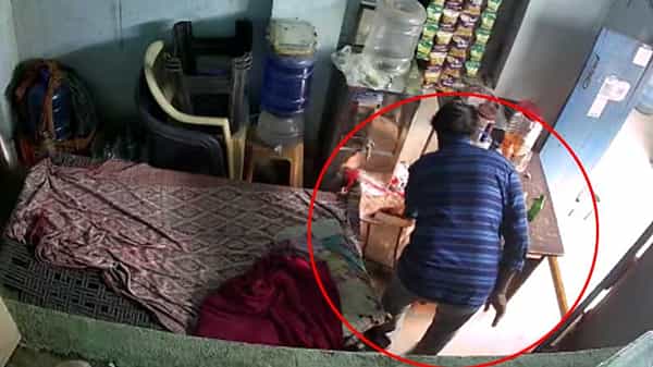 Crime News Telangana: నీటి పారుదల శాఖ ఆఫీస్లో పని చేస్తున్న అధికారి.. అతగాడి చేతివాటం మీరే చూడండి