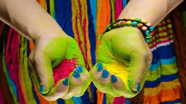 Holi 2021: హోలీ రంగుల నుంచి మీ గోళ్ళను ఈ విధంగా కాపాడుకోండి.. ఈ టిప్స్ ఫాలో అయితే మీ నెయిల్స్ భద్రమే..