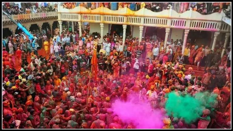 Holi Festival Special : హోలీ రోజున అక్కడ ఆనందోత్సవాలతో పిడిగుద్దులాట జరుపుకుంటారు.