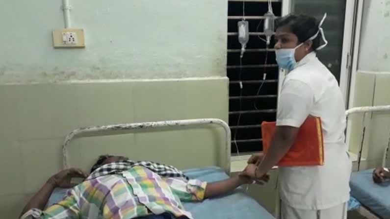 Food Poison: శ్రీశైలంలో 25 మంది భక్తులకు అస్వస్థత.. ఆసుపత్రికి తరలింపు
