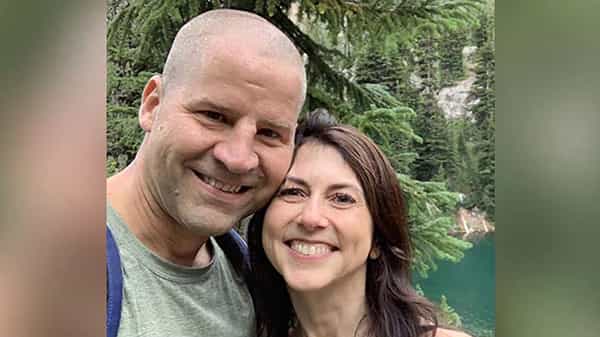 Jeff Bezos Ex Wife : మళ్లీ పెళ్లి చేసుకున్న అమెజాన్ వ్యవస్థాపకుడి మాజీ భార్య.. సైన్స్ టీచర్ను వివాహమాడిన మెకంజీ..