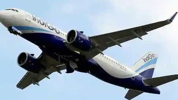 Kolkata Airport: మాస్క్ ధరించనందుకు దింపేసారు.. కోల్కతా ఎయిర్పోర్ట్లో ఘటన.. కారణాలు ఇలా ఉన్నాయి..