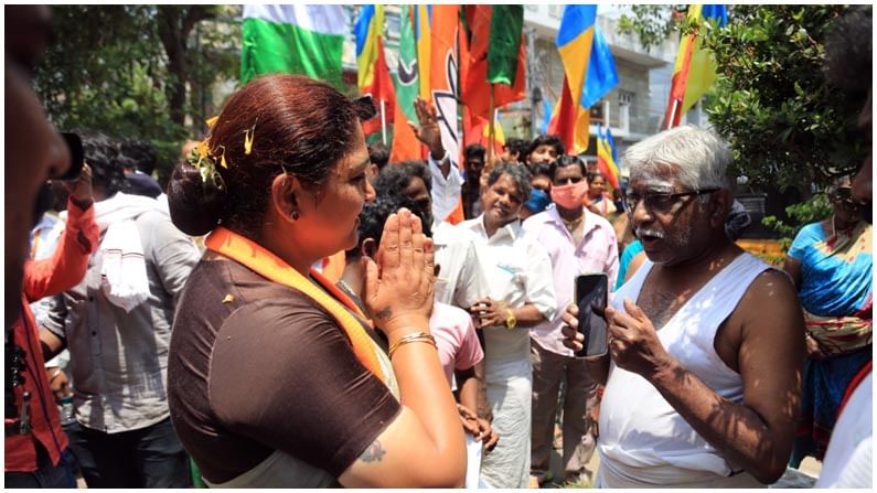 Kushboo New Photos. Credit by:Kushboo/Twitter