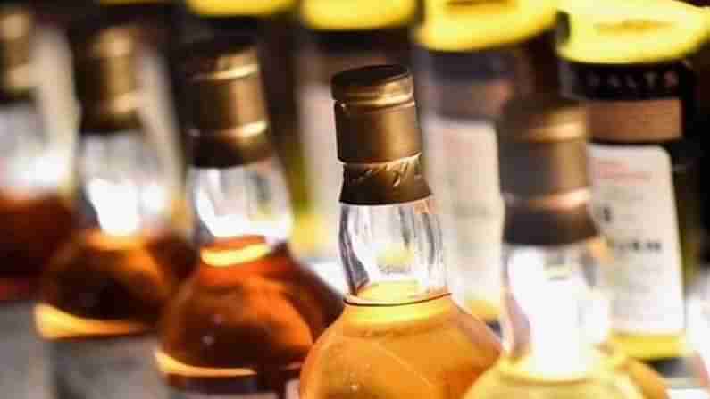 Liquor Mafia in AP: ఆంధ్రప్రదేశ్‌లో రూట్ మార్చిన లిక్కర్ మాఫియా.. వారినైతే పోలీసులు పట్టుకోరని భావించి..