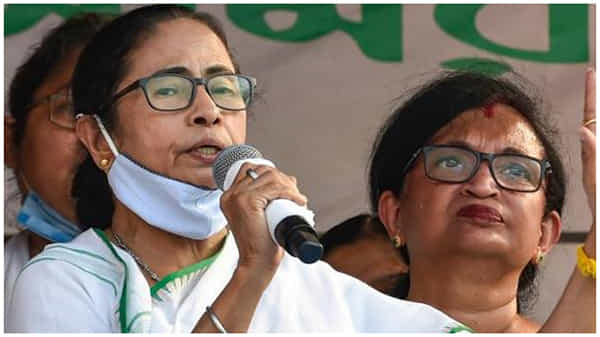 అధికారి కుటుంబ అసలైన రూపాన్ని గుర్తించలేని నేను....తనను తానే తిట్టుకున్న మమతా బెనర్జీ