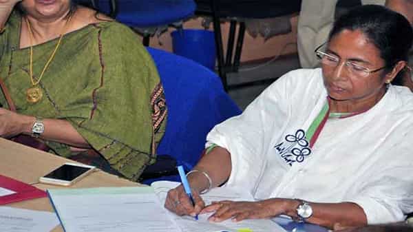 Mamata Banerjee letter: ప్రజాస్వామ్యాన్ని కాపాడుకునేందుకు ఐక్యమవుదాం.. బీజేపీయేతర నేతలకు మమతా బెనర్జీ లేఖ
