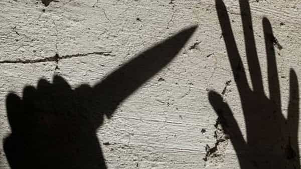 Karnataka Crime : కర్ణాటకలో దారుణం.. అనుమానంతో భార్యను ముక్కలు ముక్కలుగా నరికిచంపిన భర్త.. ఇద్దరు వ్యక్తులు అరెస్ట్..