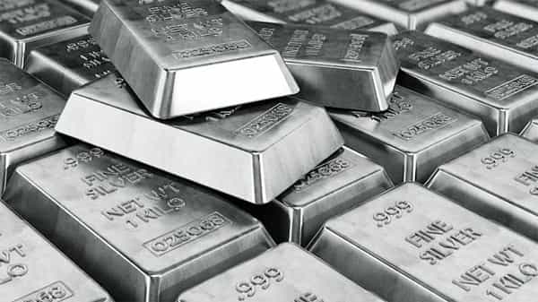 Silver Price Today: గుడ్న్యూస్.. భారీగా తగ్గిన వెండి ధరలు.. ప్రధాన నగరాల్లో రేట్ల వివరాలు..