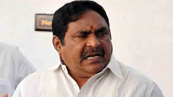 Errabelli Dayakar rao : యాదాద్రి లక్ష్మీనరసింహుని చెందిన ఎర్రబెల్లి దయాకర్ రావు.. కేసీఆర్ పాలనపై కీలక వ్యాఖ్యలు