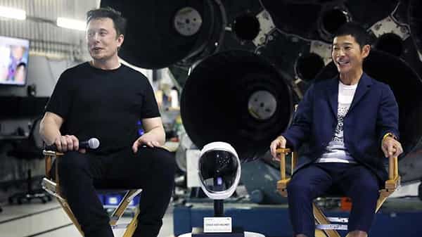 Elon Musk dearMoon project: మీరు కళాకారులా..? అయితే చంద్రుడిపైకి వెళ్లేందుకు దరఖాస్తు చేసుకోండి.. జపాన్ బిలియనీర్ బంపరాఫర్..