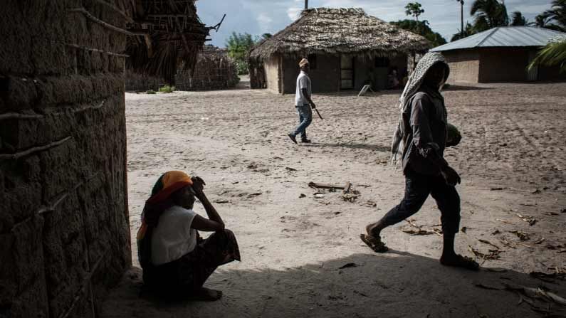 Mozambique Attack: అందమైన ఆ దేశంలో అసలు ఏం జరుగుతుంది.. బీచ్ లో శవాల గుట్టలు.. తలలు లేని మొండాలు