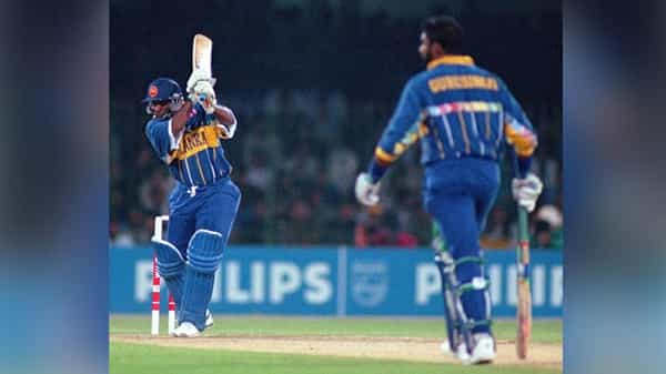ODI Cricket: వన్డే చరిత్రలోనే అద్భుతం.. 43 ఫోర్లు, 14 సిక్స్లు.. గ్రౌండ్ను దడదడలాడించిన బ్యాట్స్మెన్..