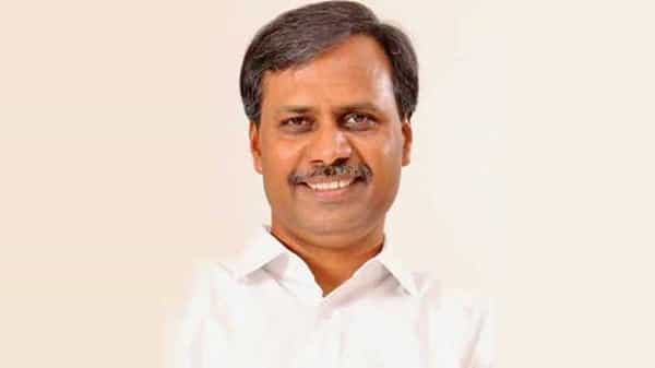 MLC Elections: నల్గొండ-ఖమ్మం-వరంగల్ ఎమ్మెల్సీ ఎన్నికలు.. ముగిసిన మొదటి ప్రాధాన్యత ఓట్ల లెక్కింపు.. జోరులో టీఆర్ఎస్..