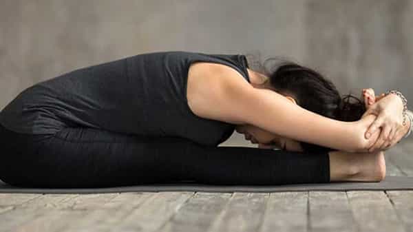 Paschimottanasana : కొవ్వును , వెన్ను నొప్పిని తగ్గించే యోగాసనం ఏంటి..? ఎలా వేయాలి తెలుసుకుందాం..!