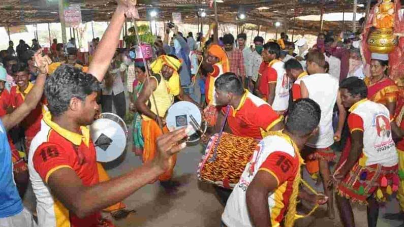  తమ సంపదలైన గొర్ల జీవాలను, తమను మృగాల బారి నుంచి కాపాడాలని లింగమంతుల స్వామి ని మొక్కుకుని తమ మొక్కులు తీర్చుకుంటున్నారు యాదవులు. లింగమంతుల స్వామిని తమ కులదైంగా యాదవులు కొలుస్తారు.