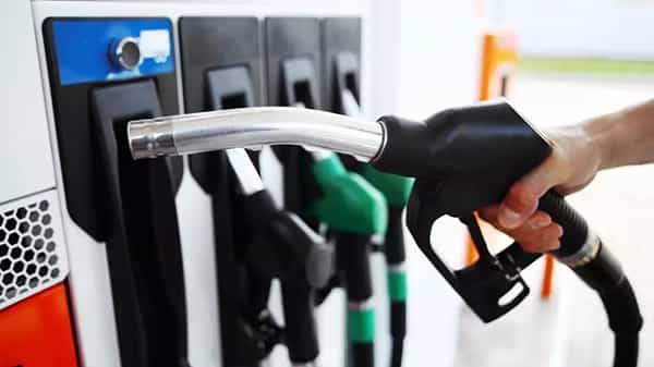 Petrol Prices May Cut Down: అలా చేశారంటే.. లీటర్ పెట్రోల్ ధర రూ. 75 అవుతుంది.! ఇంతకీ సాధ్యమేనా!!