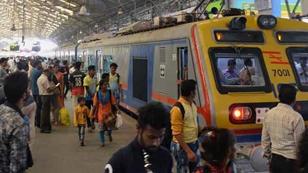 South Central Railway: రైల్వే ప్రయాణికులకు గుడ్న్యూస్.. ప్లాట్ఫాం టికెట్ ధరల తగ్గింపు
