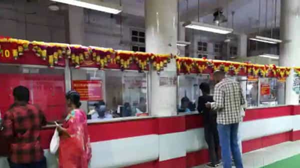 Post Offices Online Services: పోస్టాఫీసుల్లో ఆగిన అధార్, ఆలయాల సేవలు.. ఆన్లైన్ సర్వీసులు నిలిపివేసిన తపాలా శాఖ