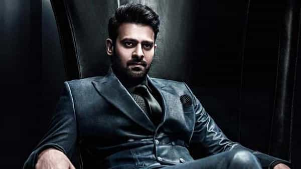 పాన్ ఇండియా స్టారా ... మజాకానా.. రికార్డ్ లు క్రియేట్ చేస్తున్న ప్రభాస్.. ఫేస్ బుక్ ను షేక్ చేస్తున్న డార్లింగ్