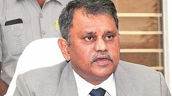 ఎస్ఈసీ నిమ్మగడ్డ రమేష్పై ప్రి విలైజ్ పిడుగు.. పదవిలో ఉన్నా లేకున్నా విచారణకు హాజరు కావాల్సిందేనన్న కమిటీ..