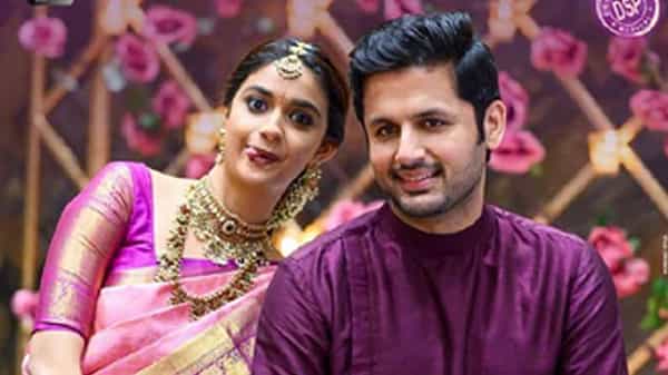 శుక్రవారమే రంగ్ దే గ్రాండ్ రిలీజ్.. అందమైన పోస్టర్ రిలీజ్ చేసిన చిత్రయూనిట్.. మరీ ఈసారైన నితిన్ హిట్ కొడతాడా ?