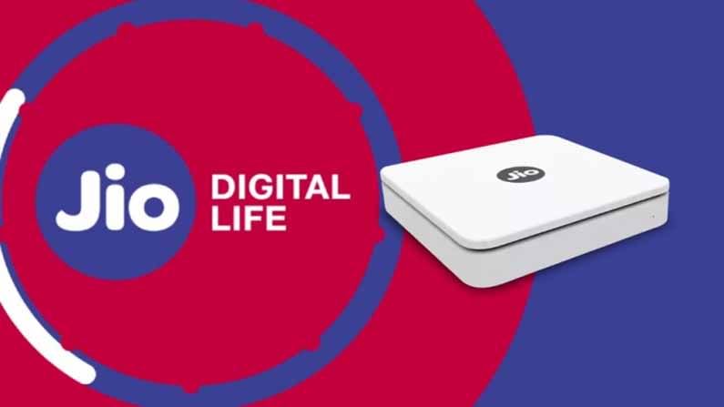 Jio Broadband: ప్రస్తుతం ఎంఎస్‌ఎంబీలు కనెట్టివిటీ, ప్రోడక్టివిటీ, ఆటోమేషన్‌ పరికరాలపై నెలకు రూ.15,000 నుంచి రూ.20,000 వరకు ఖర్చు చేస్తున్నాయంటూ వారికి మార్కెట్‌ ధర కన్నా 10 శాతం ధరకే ఈ సేవలు అందుబాటులోకి తెస్తున్నామని తెలిపింది. అయితే వారి సాధికారత దిశగా తొలి అడుగు అని జియో డైరెక్టర్‌ ఆకాశ్‌ అంబానీ తెలిపారు.