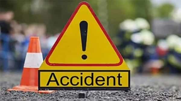 Road Accidents: రక్తమోడిన రహదారులు.. వేర్వేరు ప్రమాదాల్లో 15 మంది మృతి..
