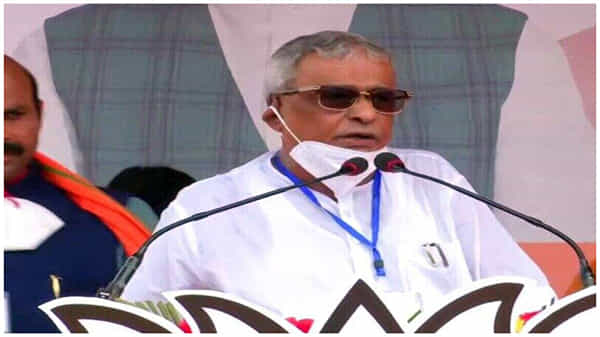నాడు కుమారుడు, నేడు తండ్రి, జైశ్రీరామ్ నినాదంతో బీజేపీలోకి శిశిర్ అధికారి చేరిక,
