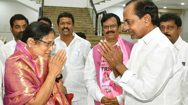 Telangana Politics: తెలంగాణ రాజకీయాల్లో తెరపైకి సరికొత్త ప్రచారం.. మంత్రివర్గంలోకి సురభి వాణీ దేవి..?