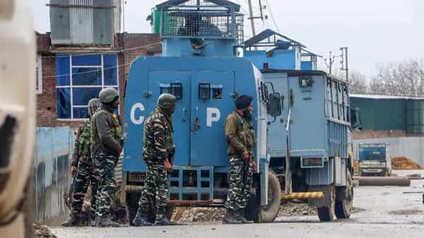 Terrorist Attack In Kashmir: ఉగ్రవాదుల ఘాతుకం.. ప్రజా ప్రతినిధుల సమావేశంలో కాల్పులు..