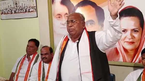 పోలింగ్ సమీపిస్తుండటంతో కాక రేపుతున్న ప్రచారం.. కార్యకర్తల సమావేశంలో వీహెచ్ సంచలన కామెంట్స్