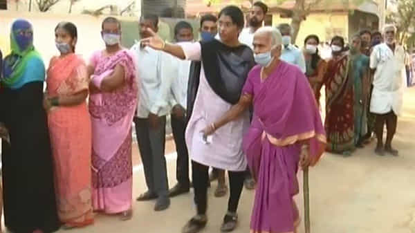 Municipal Elections 2021: తిరుపతి కార్పొరేషన్లో ఇప్పటికే సగం స్థానాలు ఏకగ్రీవం.. గత అనుభవాలతో పోలీసుల గట్టి బందోబస్తు