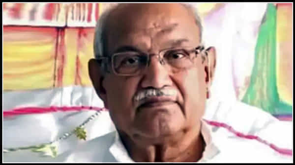 ఆశ్రమంలో అమ్మాయిలపై అకృత్యాలు, బాబాగా చెప్పుకునే వీరేంద్ర దేవ్ దీక్షిత్ కోసం ఇంటర్ పోల్ నోటీసు