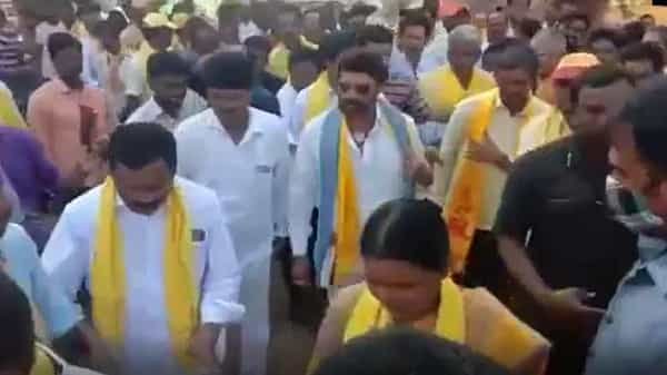 Balakrishna : సంక్షేమ పథకాల కోసం వైసీపీ నేతల జేబులో డబ్బులు ఖర్చు చేయడం లేదు, బెదిరిస్తే నిలదీయండి : బాలకృష్ణ