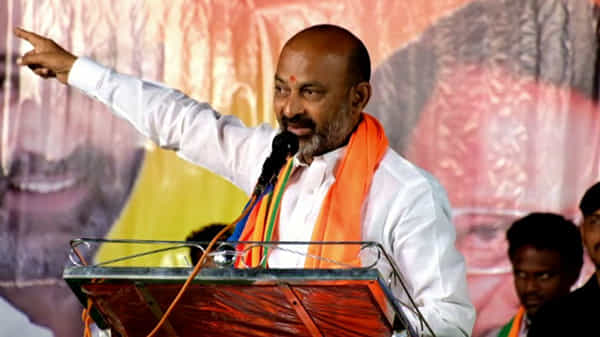 ఐటీఐఆర్, రైల్వేకోచ్ ఫ్యాక్టరీపై లేఖల డ్రామా.. ఎమ్మెల్సీ ఎన్నికల ప్రచారంలో బండి సంజయ్ ధ్వజం
