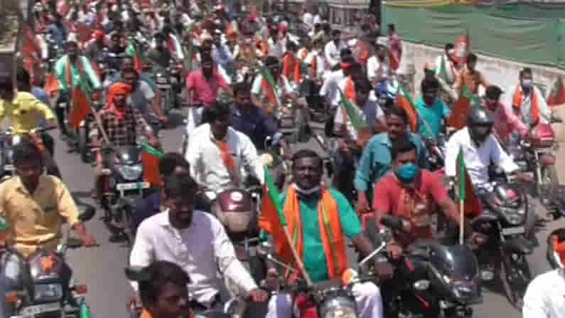 మహబూబాబాద్లో బీజేపీ భారీ ర్యాలీ.. ఉద్యమ పార్టీలో తెలంగాణ ద్రోహులు చేరారన్న కపిలవాయి