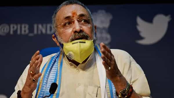 Giriraj Singh : ప్రభుత్వాధికారులు, ప్రజాప్రతినిధులు సమస్యలు పట్టించుకోకపోతే వెదురు కర్రలతో చితక్కొట్టండి : కేంద్ర మంత్రి