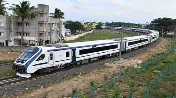 Semi Bullet Trains: త్వరలో సెమీ బుల్లెట్ రైళ్ల కూత.. ప్రత్యేక బోగీలు, ఆధునిక హంగులు..ప్రయోగాత్మక పరీక్షలు