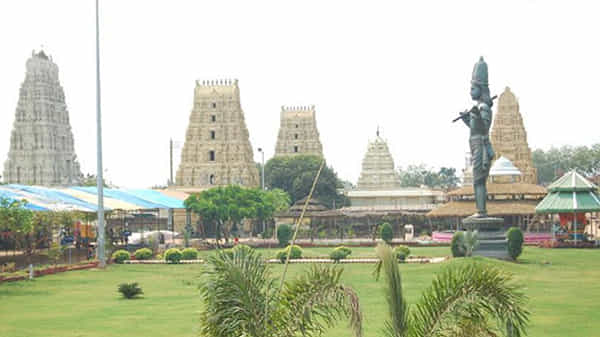 Corona Effect on Temples: ఆలయాలపై కరోనా ఎఫెక్ట్.. ఇక అన్నదానం బదులు ఫుడ్ప్యాకెట్స్