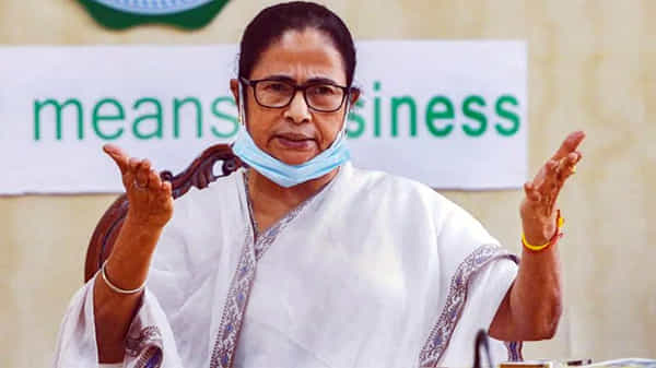 EC on Mamata: పశ్చిమ బెంగాల్ ముఖ్యమంత్రి మమతా బెనర్జీకి ఈసీ షాక్.. ప్రచారంలో పాల్గొనకుండా 24గంటల పాటు నిషేధం..!