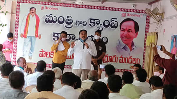 వార్డులు, బూత్ల వారీగా ఎర్రబెల్లి సమీక్ష.. ఓటర్లకు ఏమేమి చెప్పాలో దిశానిర్దేశం చేసిన మంత్రి