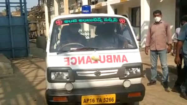 Gas Leak: కాకినాడలోని ఓ ఫ్యాక్టరీలో గ్యాస్ లీక్.. చెలరేగిన మంటలు.. ఇద్దరు సజీవదహనం