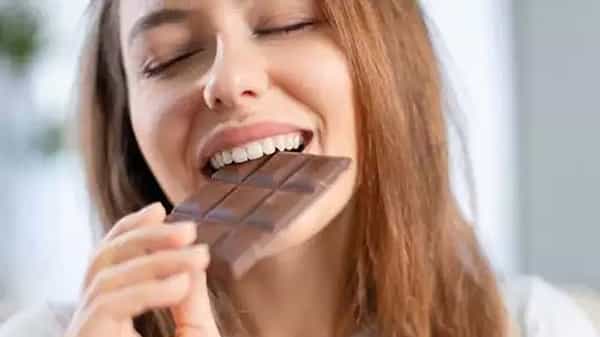 Dark Chocolate : చాకొలెట్ తింటే గ్లామర్ పెరుగుతుందా..! డార్క్ చాకొలెట్ను ఎందుకు ఎక్కువగా తింటారు.. రియల్ ప్యాక్ట్స్ మీ కోసం..