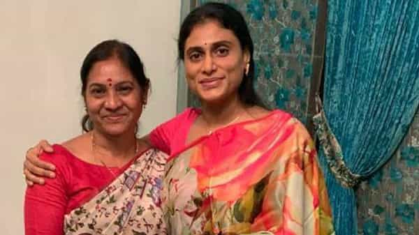 కాంగ్రెస్ పార్టీకి ఇందిరా శోభన్ రాజీనామా.. షర్మిలతో భేటీ అయిన టీపీసీసీ అధికార ప్రతినిధి