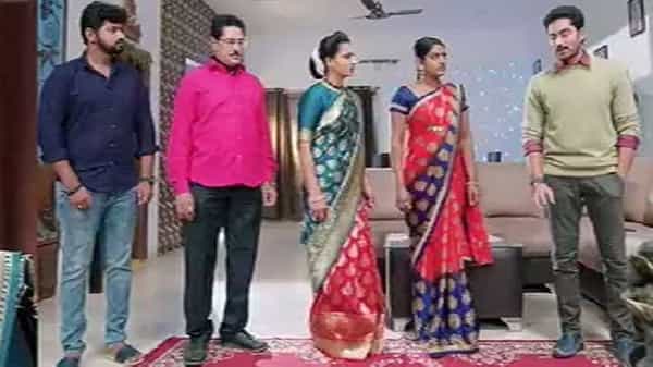 Karthika Deepam Serial : అందరి ముందు పెద్ద పంచాయతీ.. కార్తీక్ మూర్కుడు అని తేల్చేసిన తండ్రి.. ఉత్కంఠగా మారిన నేటి ఎపిసోడ్