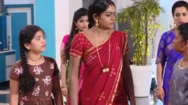 Karthika Deepam Serial : ఓ వైపు పిల్లలతో ఊరుదాటిన దీప.. మరోవైపు మోనిత మాయలో కార్తీక్..