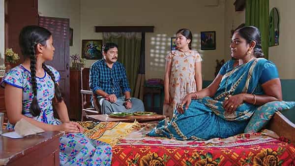 Karthika Deepam Serial: అందరూ మంచివాళ్ళే.. మరి అమ్మని ఎందుకు నాన్న ఇష్టపడడు అని ప్రశ్నిస్తున్న శౌర్య..