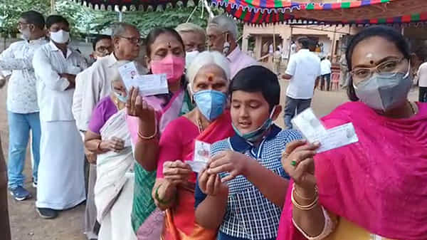 Municipal Elections 2021: కర్నూలులో సాఫీగా పోలింగ్.. స్వేచ్ఛగా ఓటు హక్కు వినియోగించుకోవాలన్న కలెక్టర్
