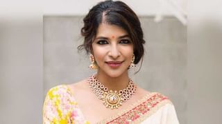 Actress Meena : తరగని అందంతో ఆకట్టుకుంటున్న సీనియర్ హీరోయిన్.. సెకండ్ ఇన్నింగ్స్ లో వరుస సినిమాలు..