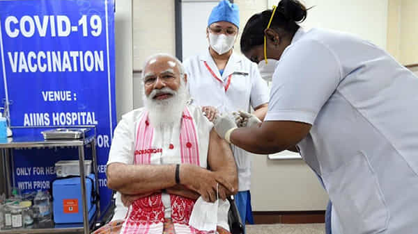 PM Modi takes Covid-19 Vaccination: కోవిడ్ వ్యాక్సిన్ మొదటి డోస్ టీకాను తీసుకున్న ప్రధాని మోదీ